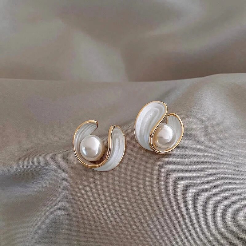 Elegant gold earrings with white opals and pearls