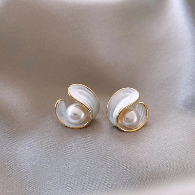Elegant gold earrings with white opals and pearls