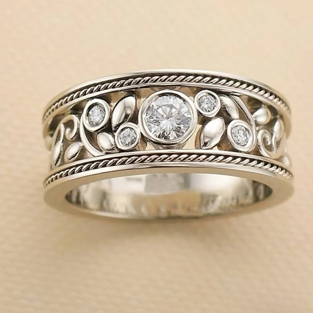 Vintage Silver and Zirconia Ring