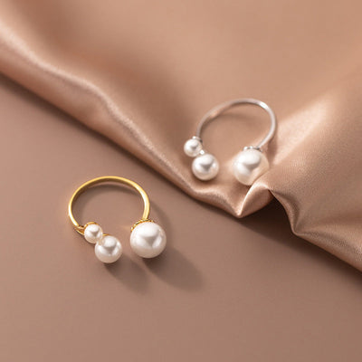 Adjustable ring with three freshwater pearls