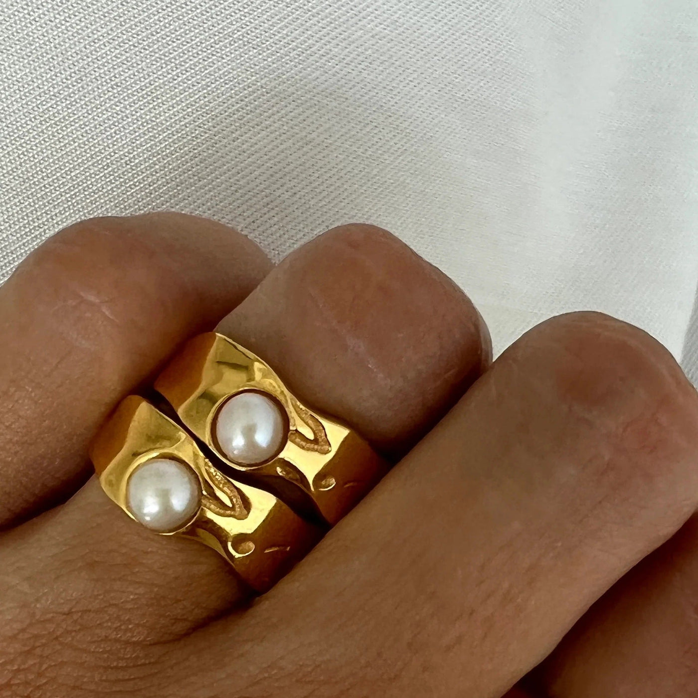 Vintage gold pearl ring (made of natural materials)