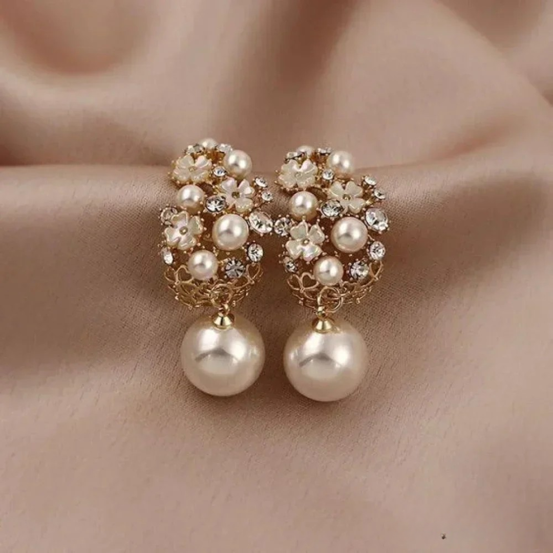 Elegant flower earrings with pearls