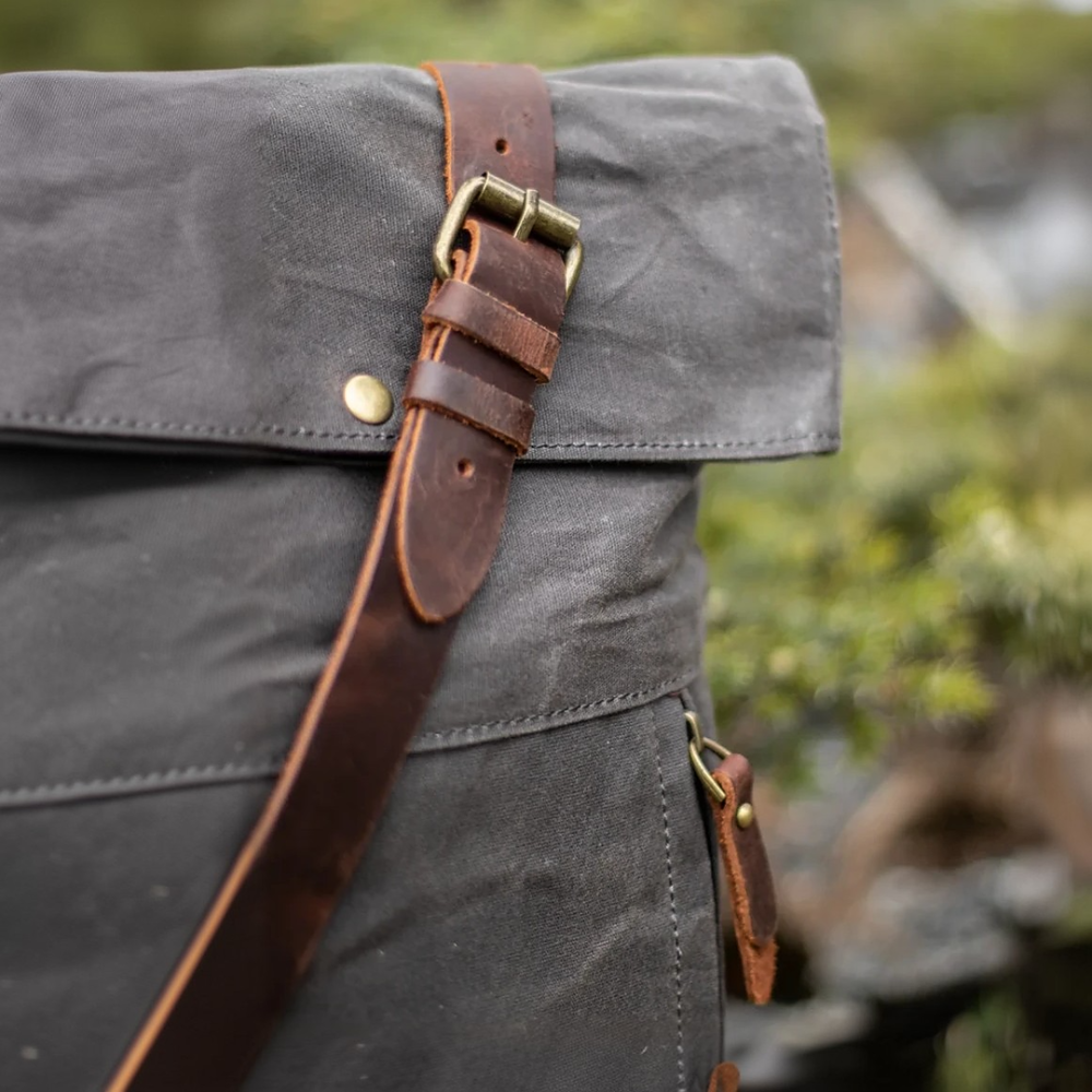 WEXEN – canvas backpack with cross straps